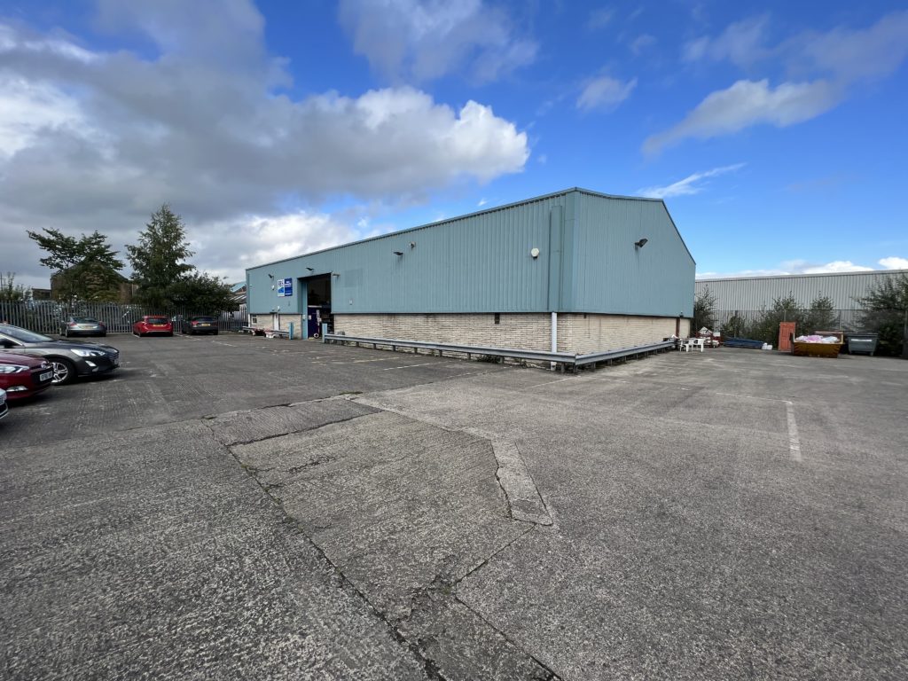 Prime Industrial Unit With Large Secure Yard To Let – Falkirk